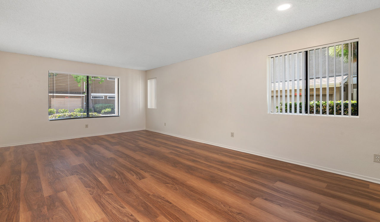 Island Club - Oceanside, CA - Living