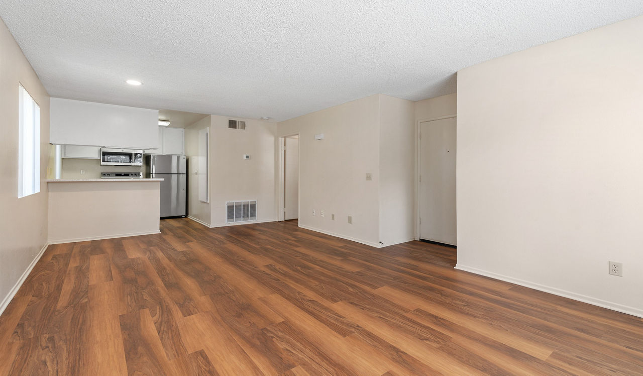 Island Club - Oceanside, CA - Living