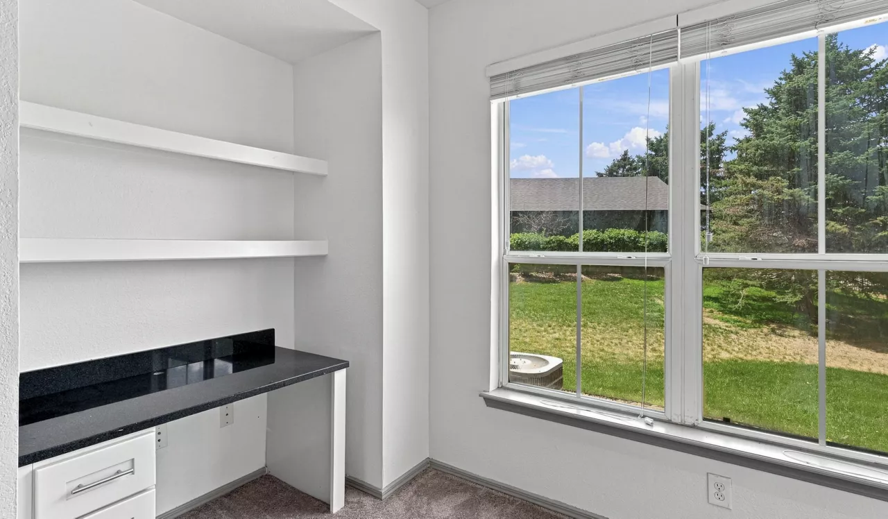 Lakeview at Gateway Park - Denver, CO - Office
