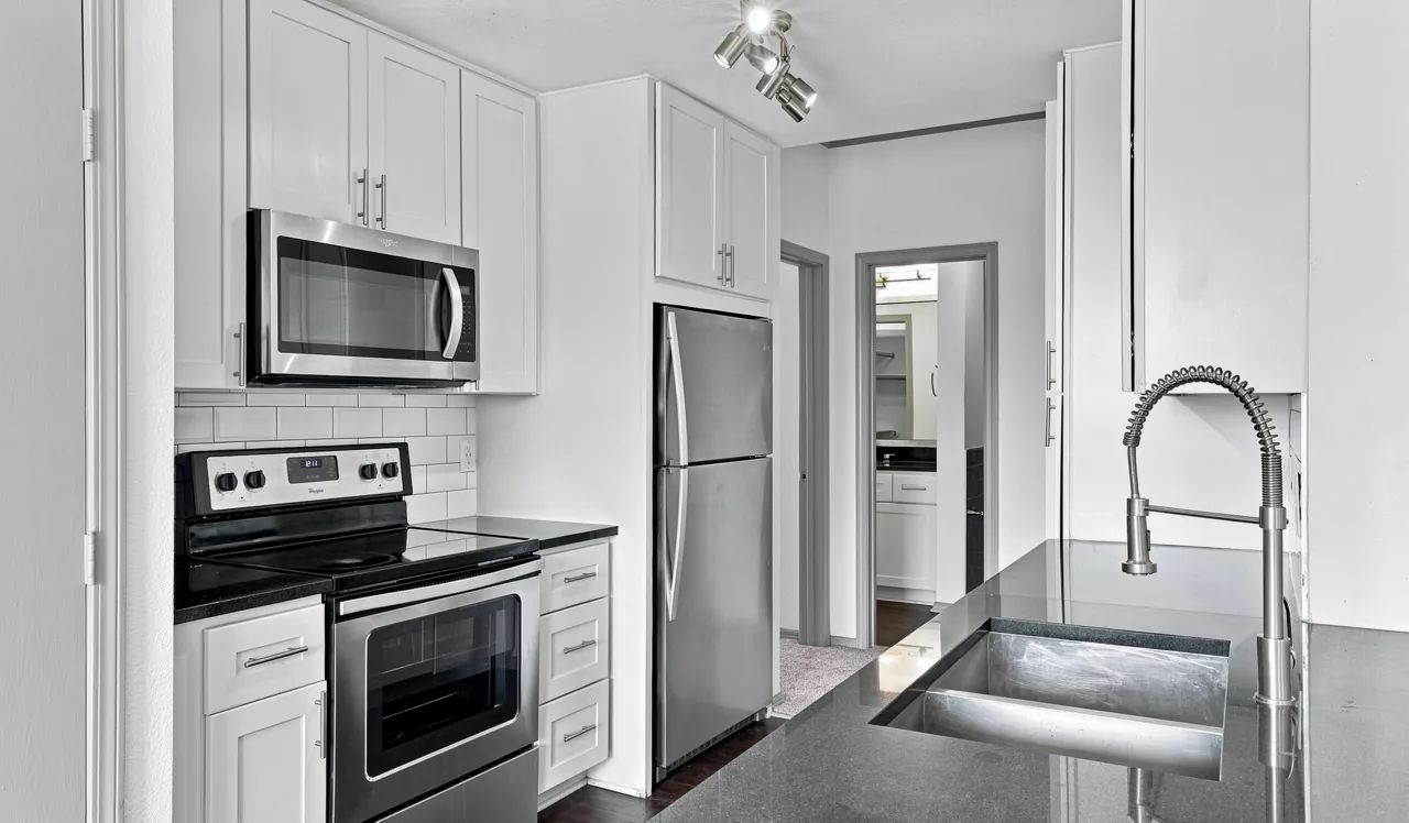 Lakeview at Gateway Park - Denver, CO - Kitchen