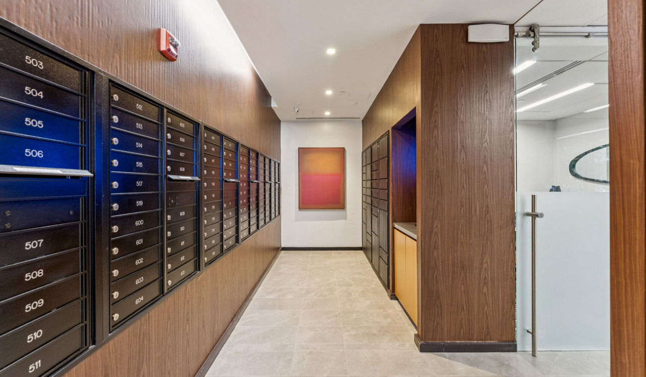 Latrobe - Washington, D.C. - package lockers