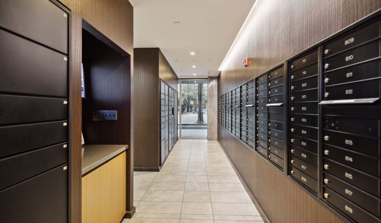 Latrobe - Washington, D.C. - package lockers