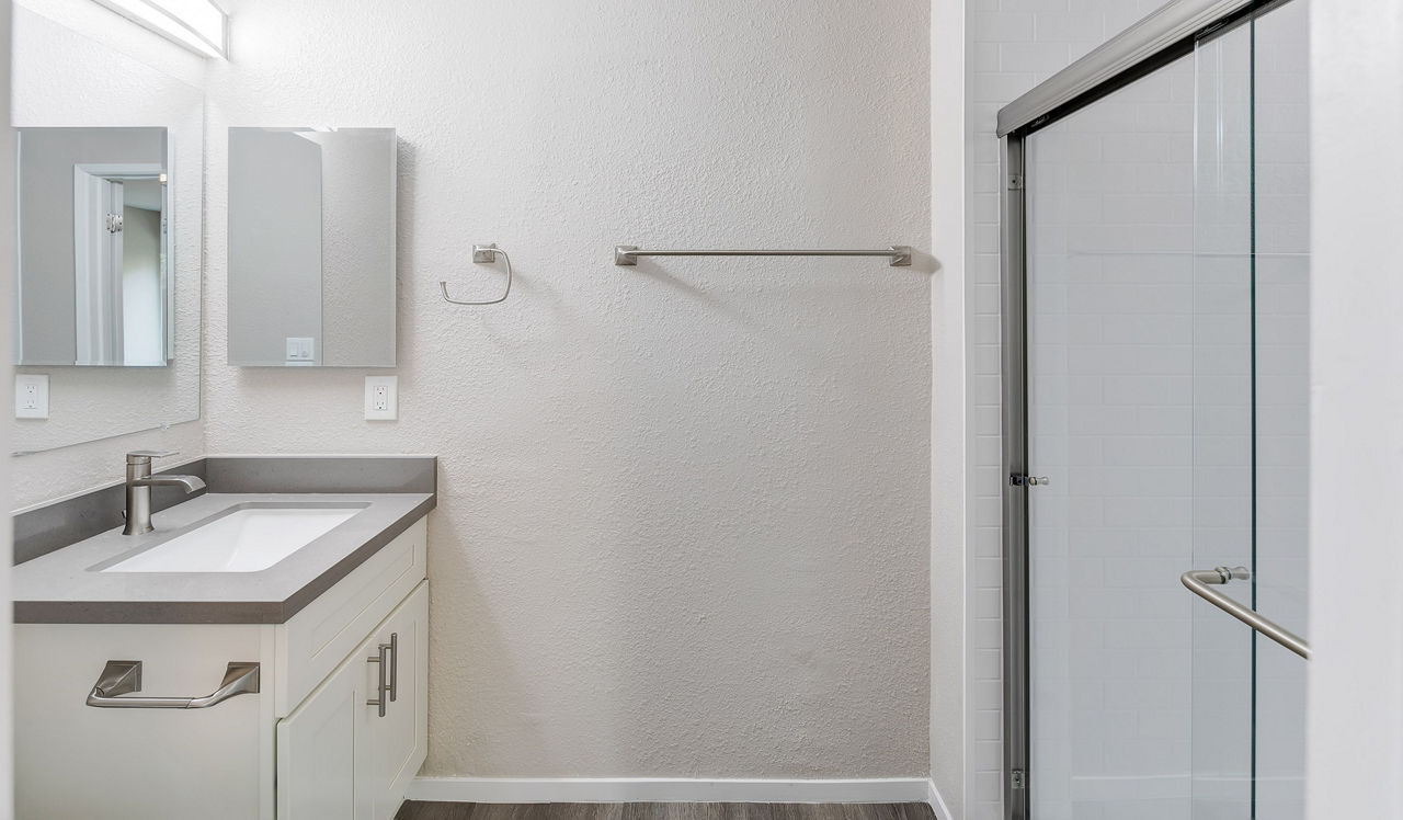 Laurel Crossing - San Mateo, CA - Bathroom