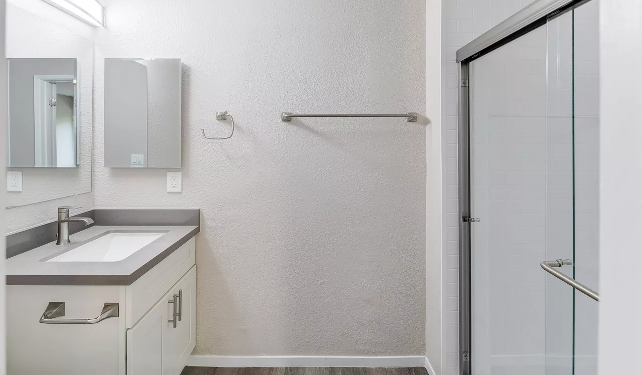 Laurel Crossing - San Mateo, CA - Bathroom