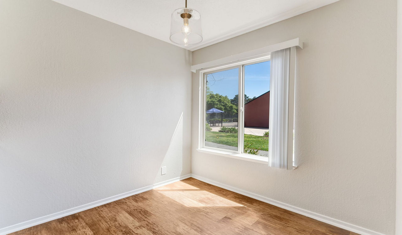 Laurel Crossing - San Mateo, CA - Bedroom