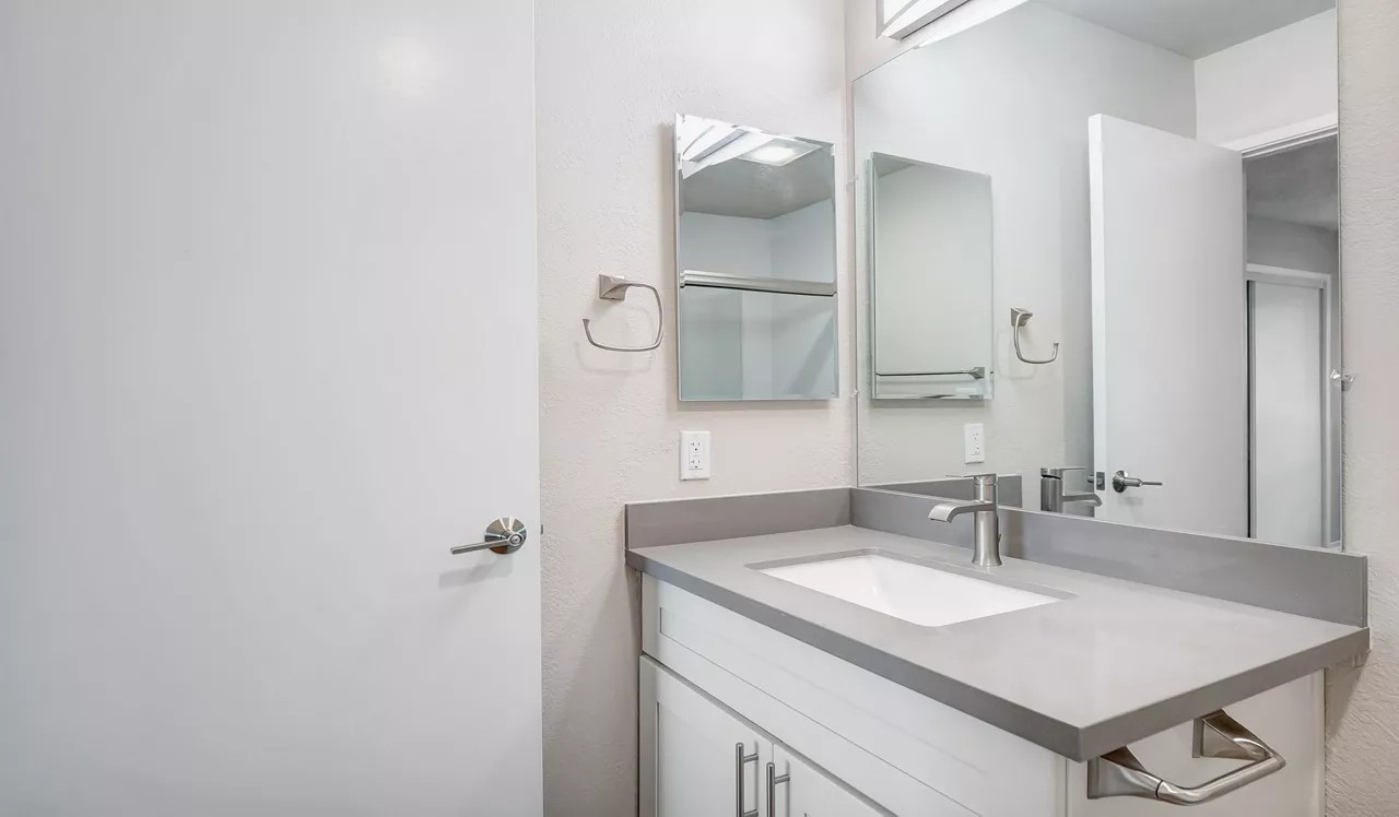 Laurel Crossing  - San Mateo, CA - bathroom