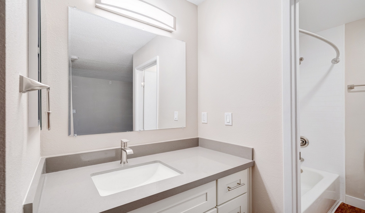 Laurel Crossing Apartments