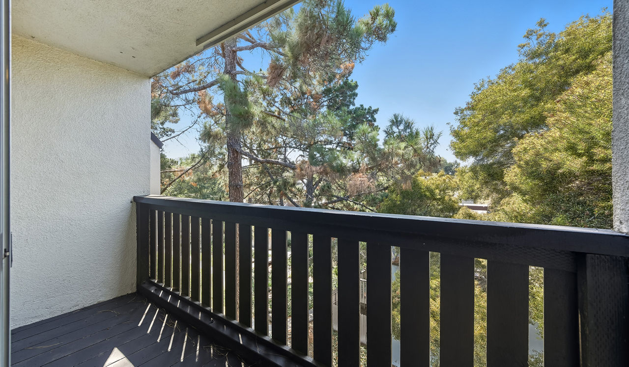 Laurel Crossing - San Mateo, CA - balcony