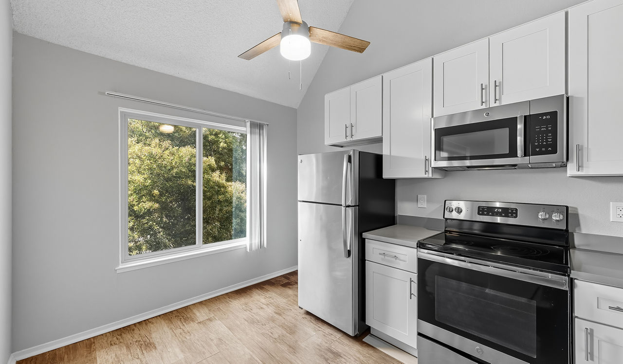 Laurel Crossing - San Mateo, CA - Kitchen