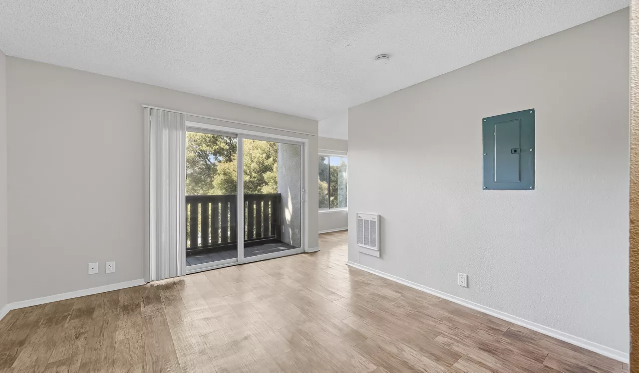 Laurel Crossing - San Mateo, CA - living