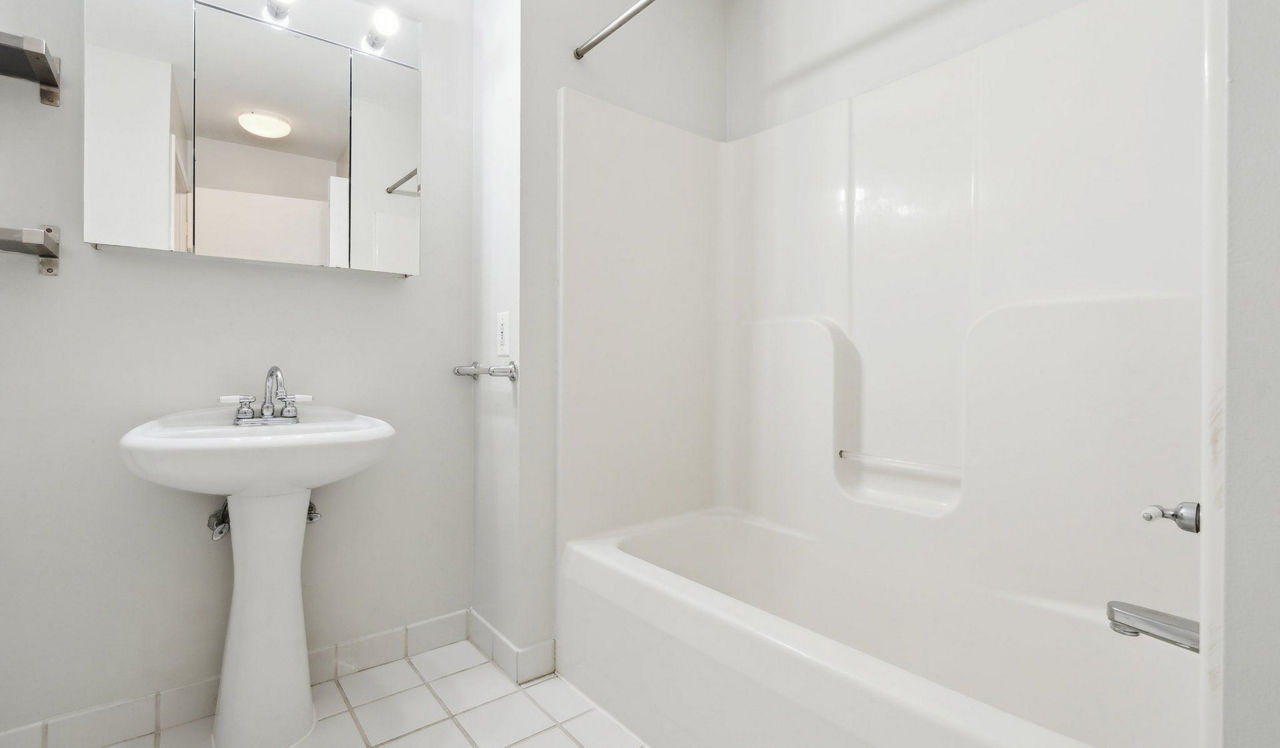 Left Bank - Philly PA - bathroom