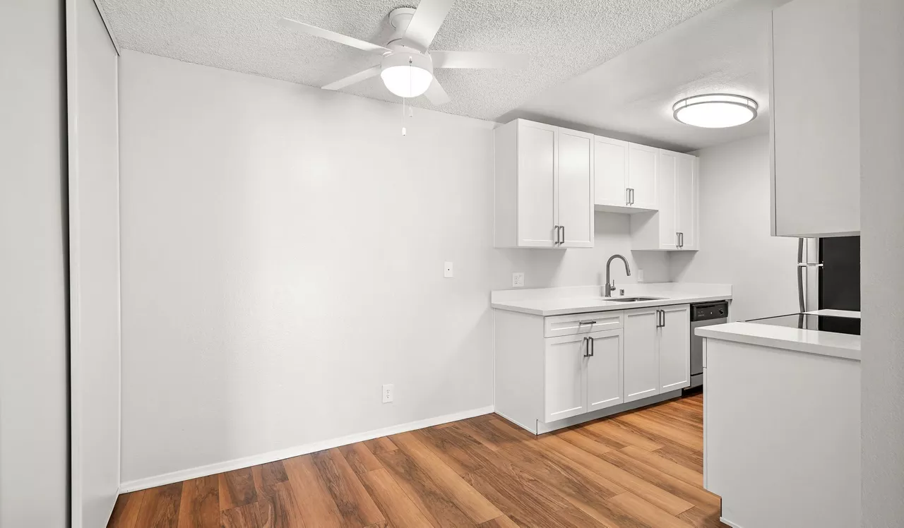 Mariners Cove Apartments - San Diego, CA - Kitchen