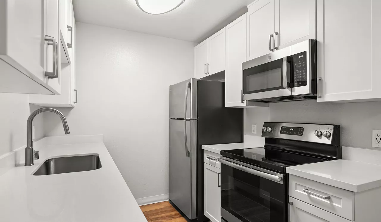 Mariners Cove Apartments - San Diego, CA - Kitchen