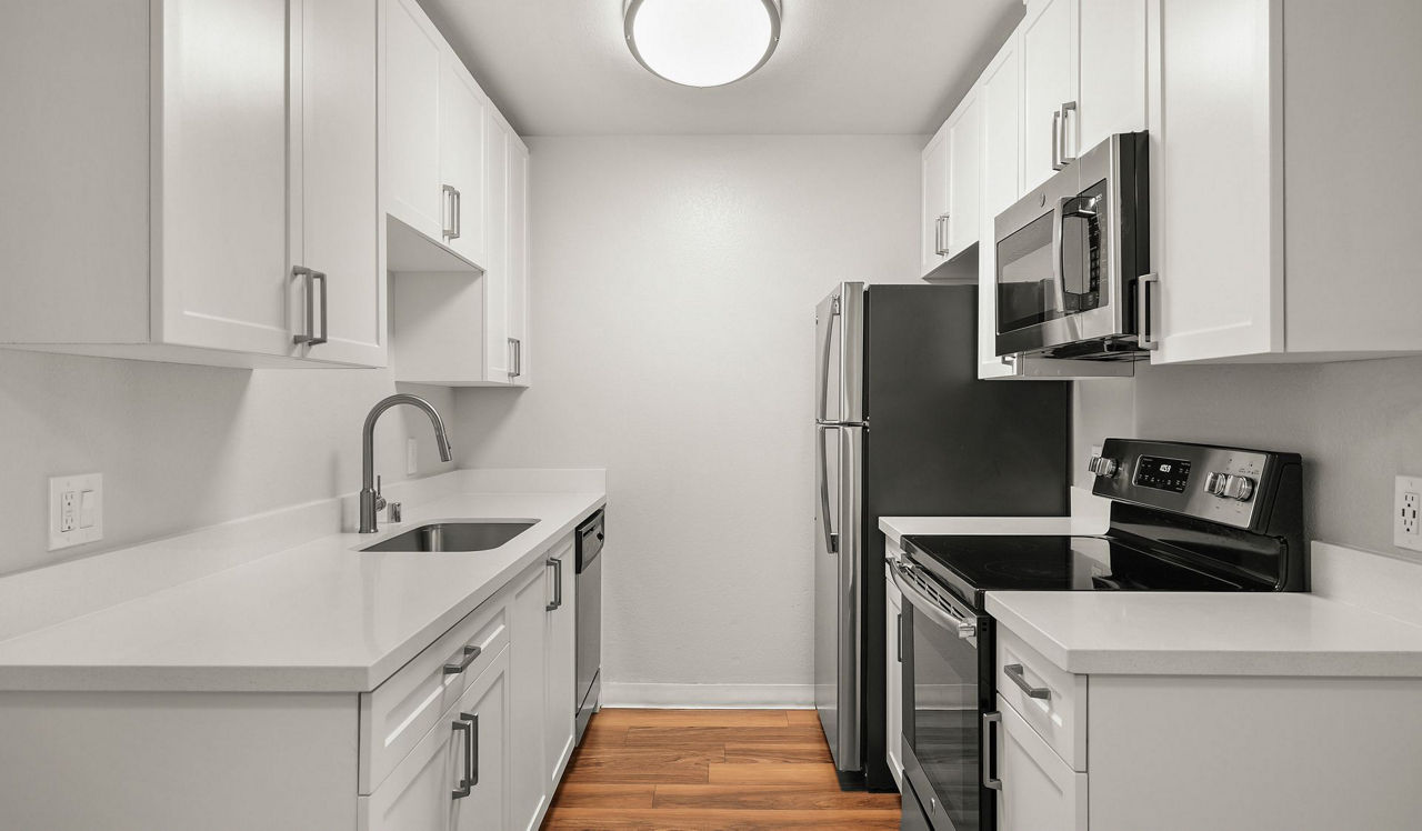 Mariners Cove Apartments - San Diego, CA - Kitchen