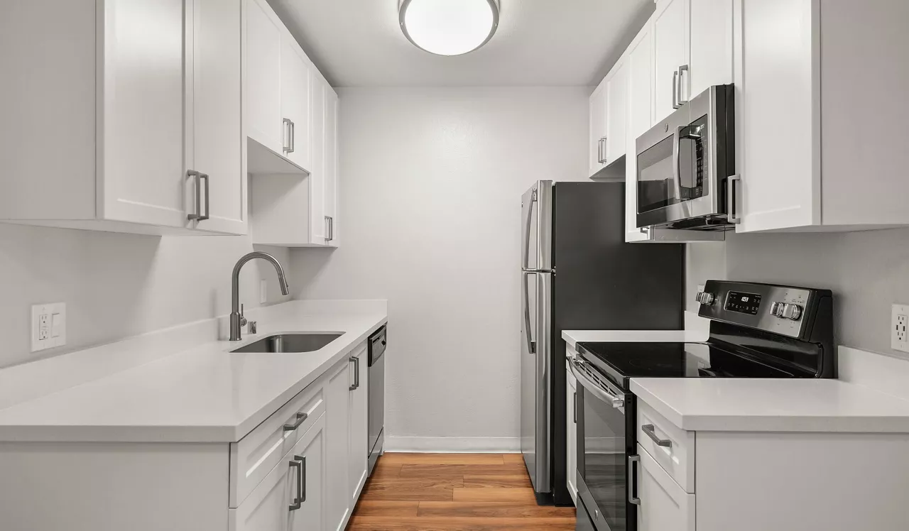 Mariners Cove Apartments - San Diego, CA - Kitchen