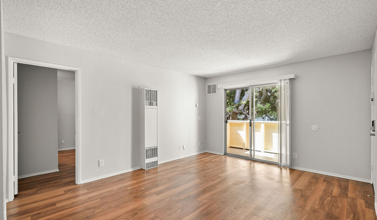 Mariners Cove Apartments - San Diego, CA - living room