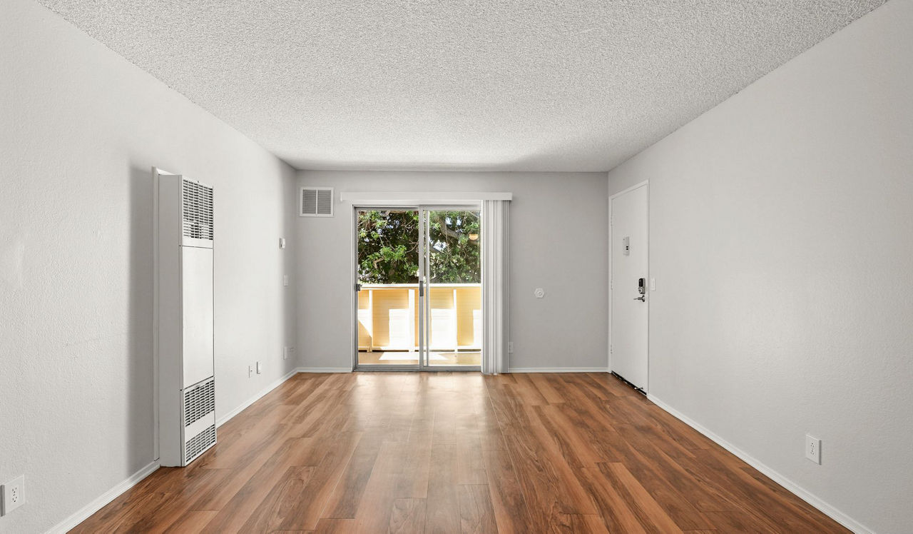 Mariners Cove Apartments - San Diego, CA - living room