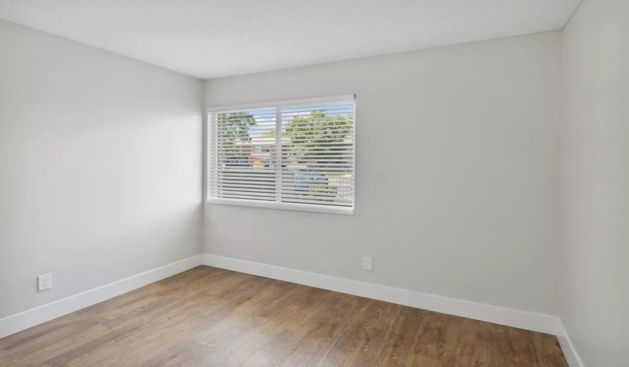 Meadow Creek Apartments - Boulder, CO - Bedroom