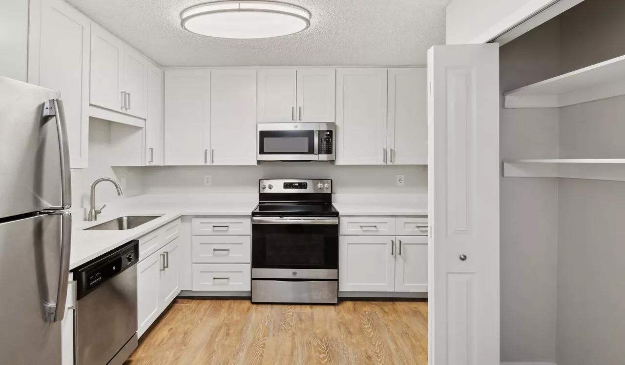 Meadow Creek Apartments - Boulder, CO - Kitchen