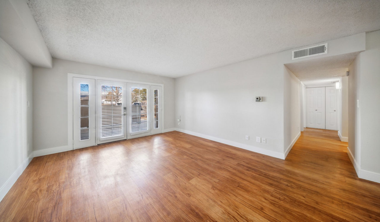 Meadow Creek - Boulder, CO - Living room