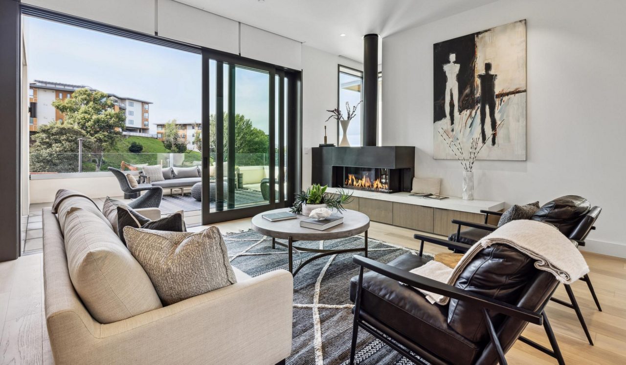 1920_OakshoreDrive_Plan1BUnit12_LivingRoom03 - 1