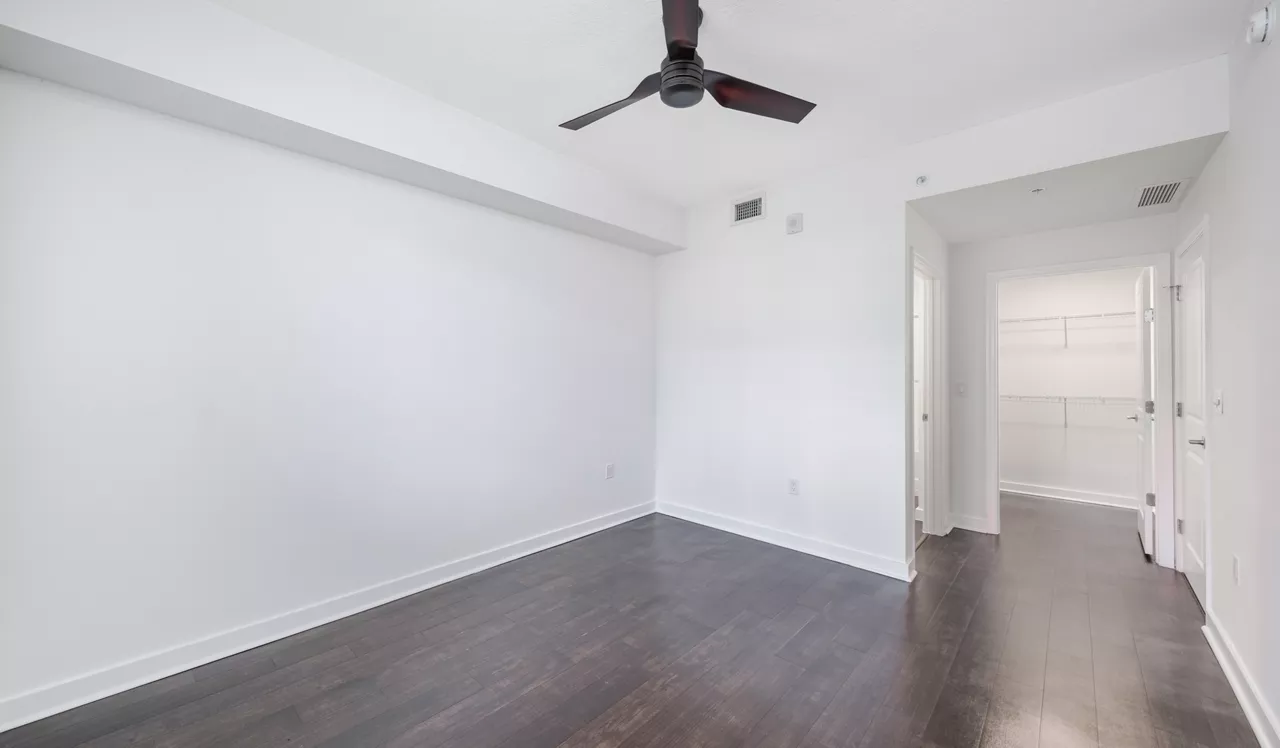 Oceanside Lantana - Lantana, FL - Bedroom