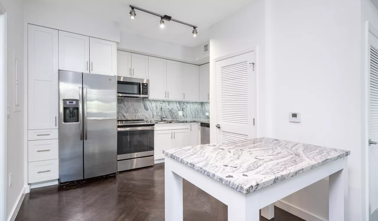 Oceanside Lantana - Lantana, FL - Kitchen