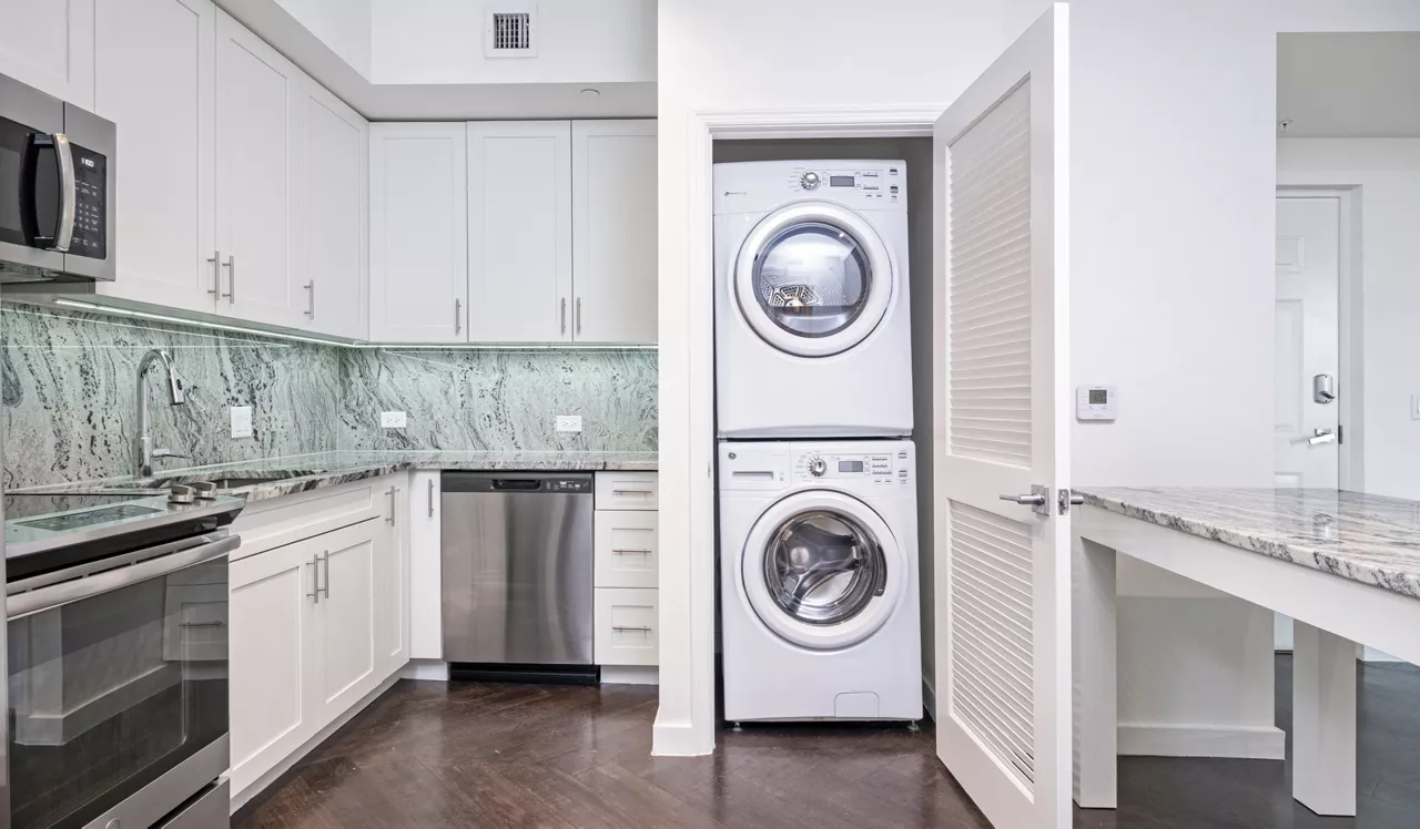 Oceanside Lantana - Lantana, FL - Laundry