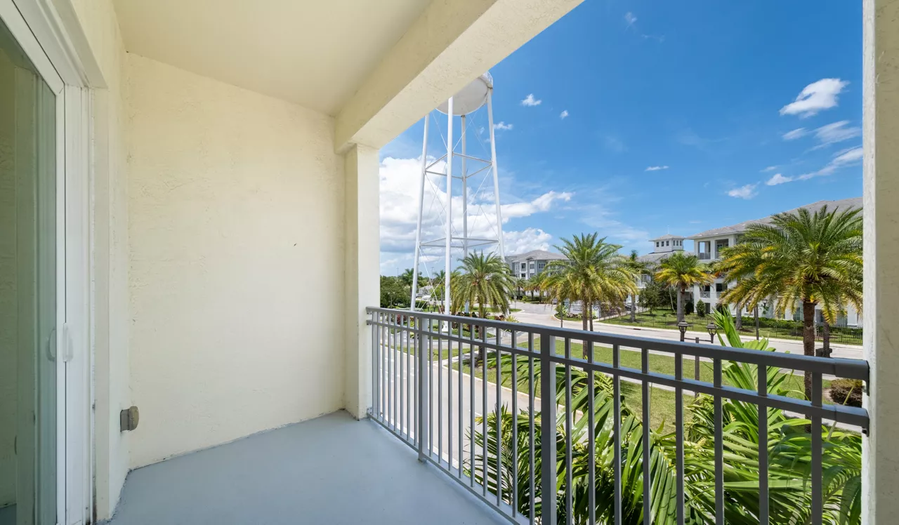 Oceanside Lantana - Lantana, FL - Balcony