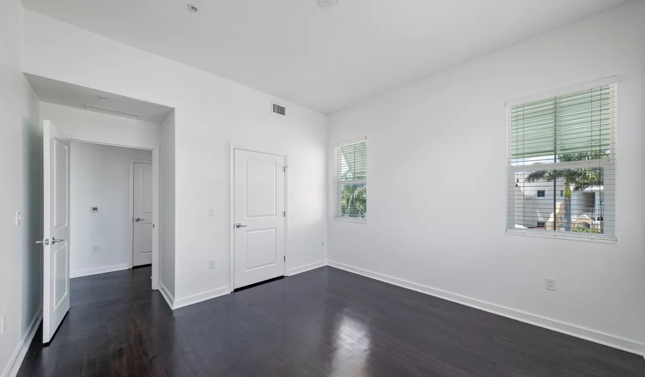 Oceanside Lantana - Lantana, FL - Bedroom