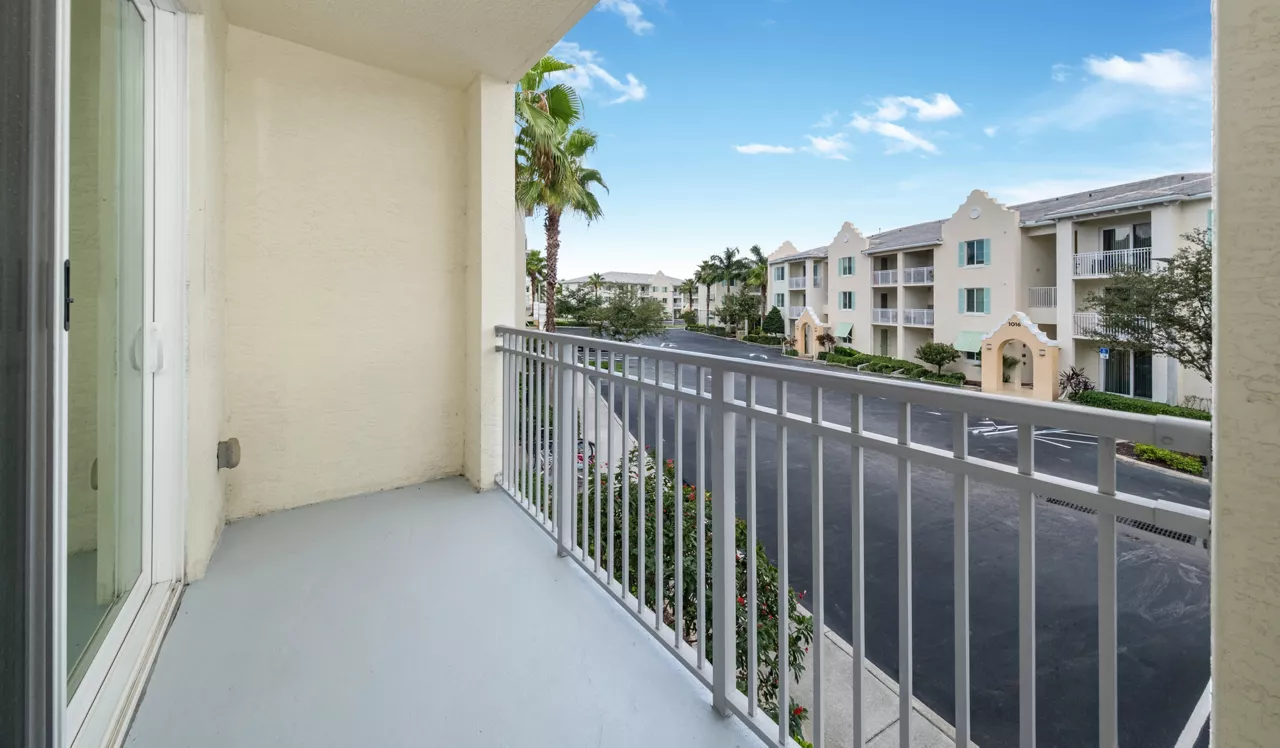 Oceanside Lantana - Lantana, FL - Balcony