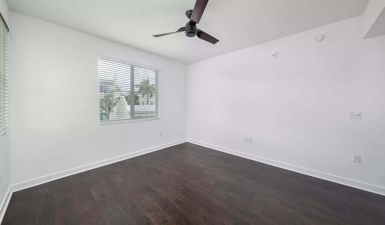 Oceanside Lantana - Lantana, FL - Bedroom
