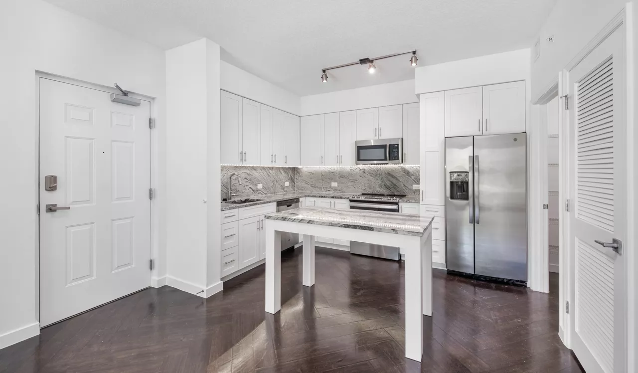 Oceanside Lantana - Lantana, FL - Kitchen