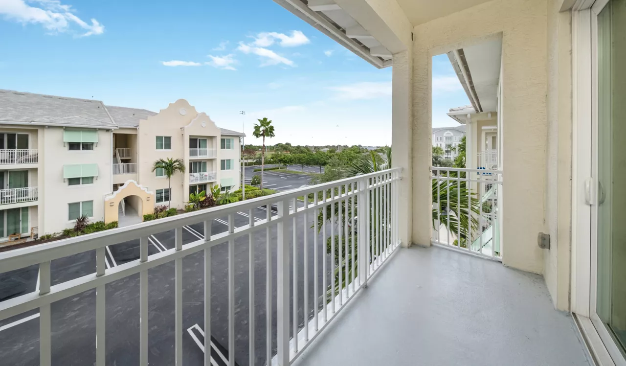 Oceanside Lantana - Lantana, FL - Balcony