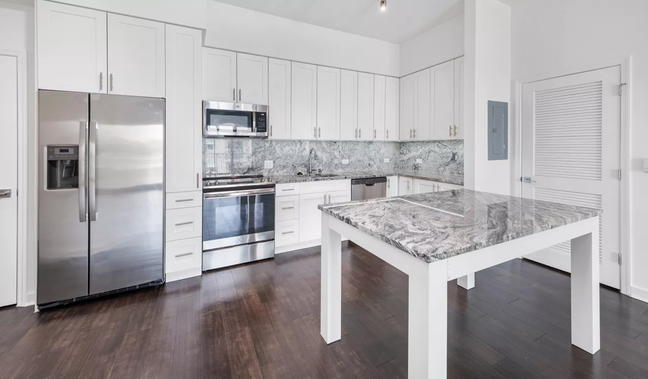 Oceanside Lantana - Lantana, FL - Kitchen