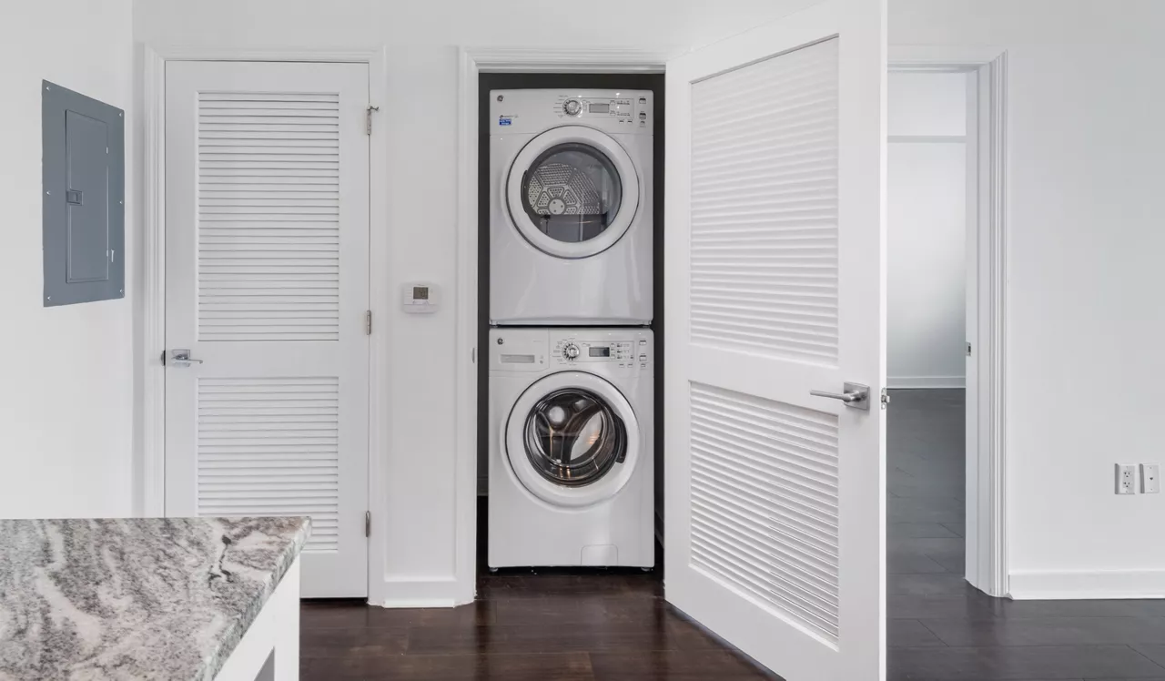 Oceanside Lantana - Lantana, FL - Laundry