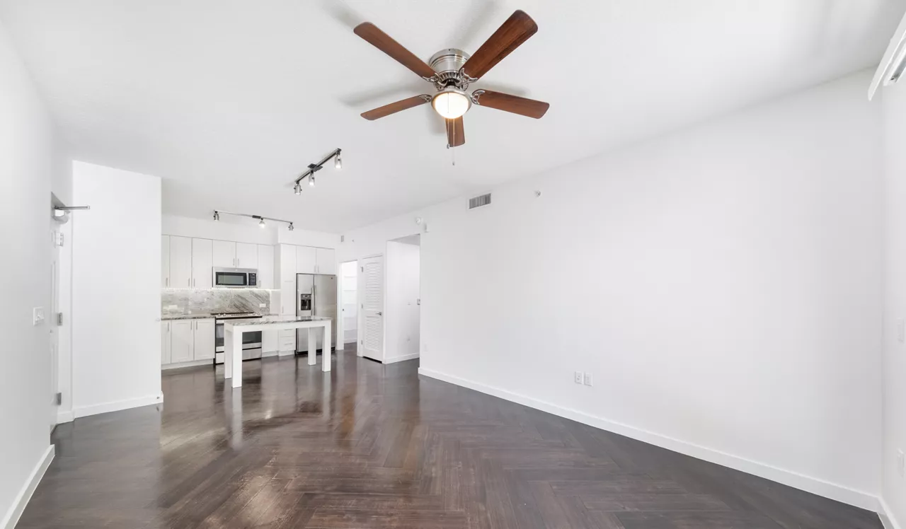 Oceanside Lantana - Lantana - living room