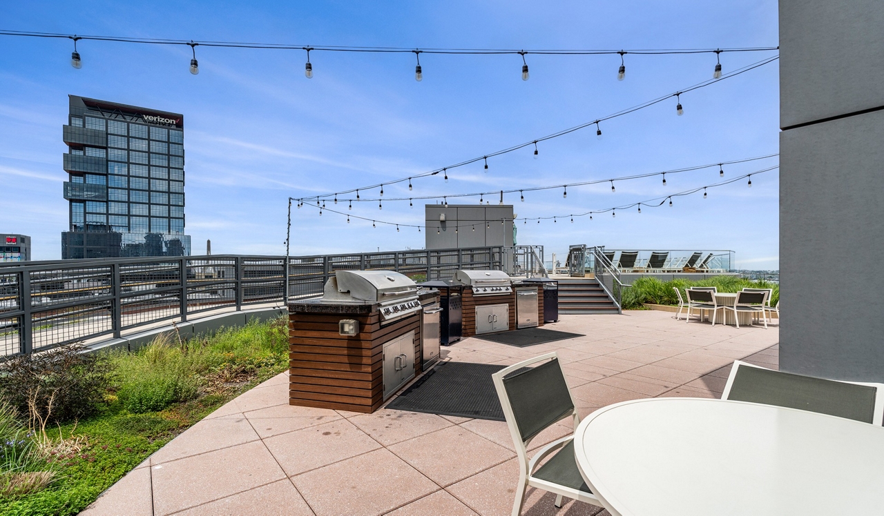 One Canal Apartment Homes - Boston, MA - Courtyard