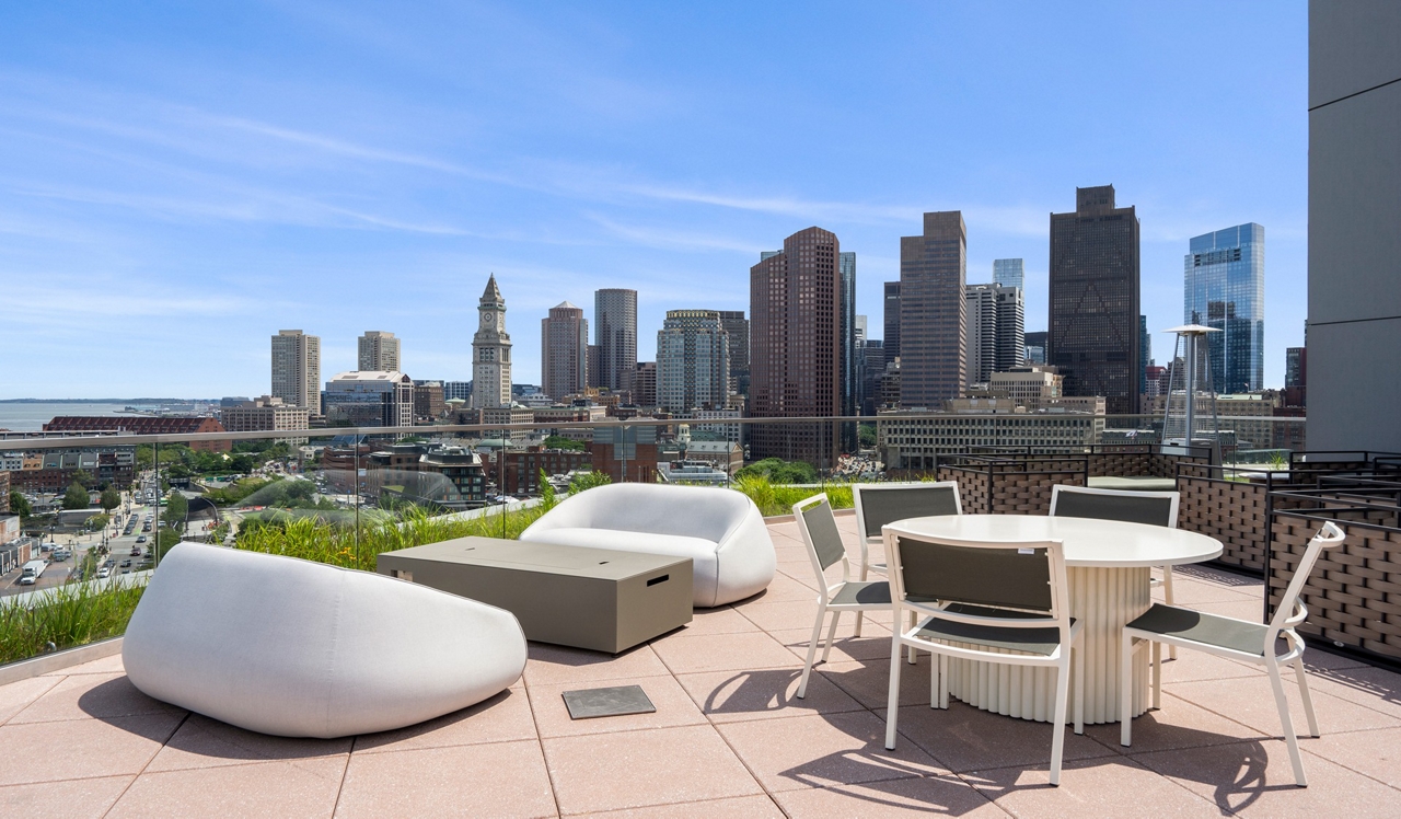 One Canal Apartment Homes - Boston, MA - Courtyard