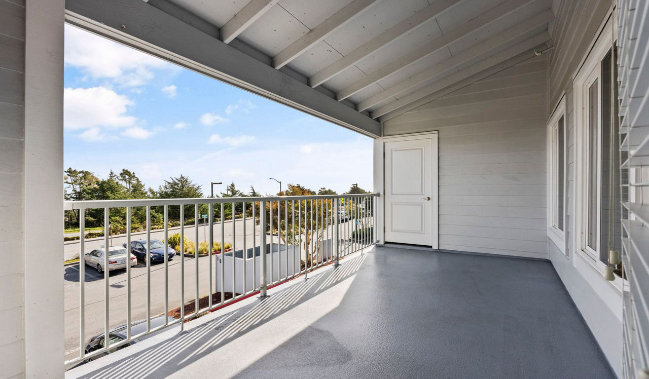 Pacific Bay Vistas Apartments - San Bruno, CA - balcony
