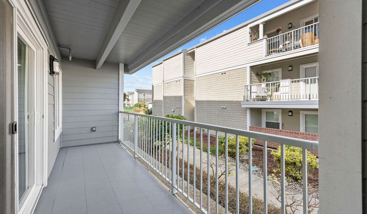 Pacific Bay Vistas - San Bruno, CA - balcony