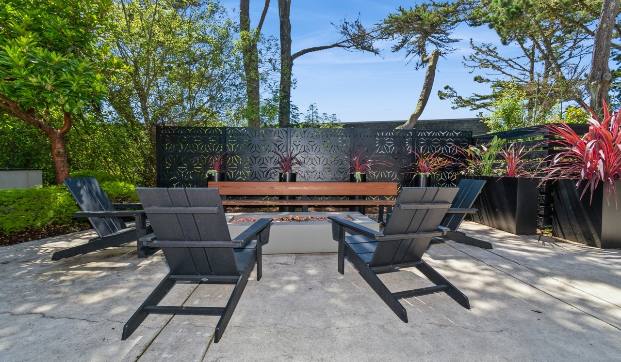 Pacifica Park Apartments - Pacifica, CA - firepit