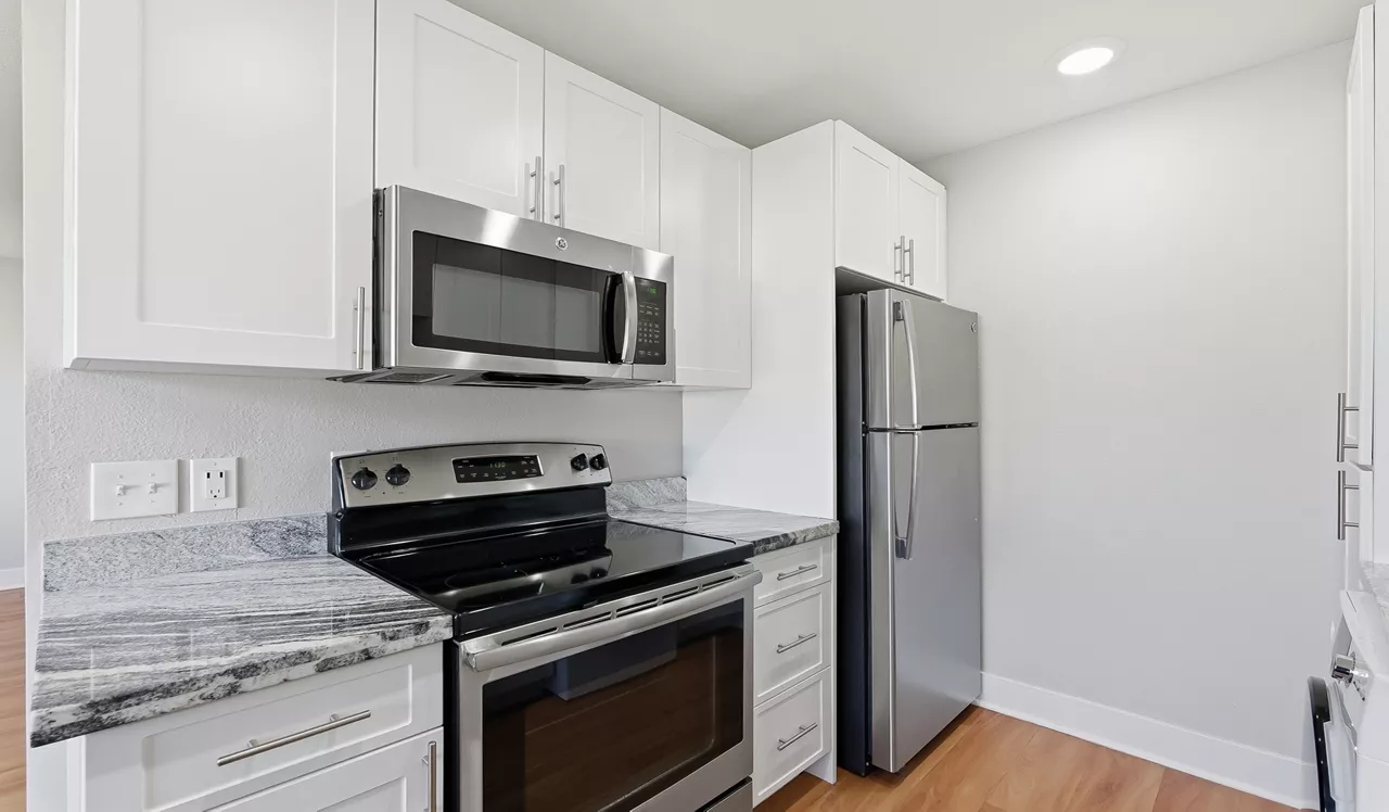 Pacifica Park Apartments - Pacifica, CA - Kitchen