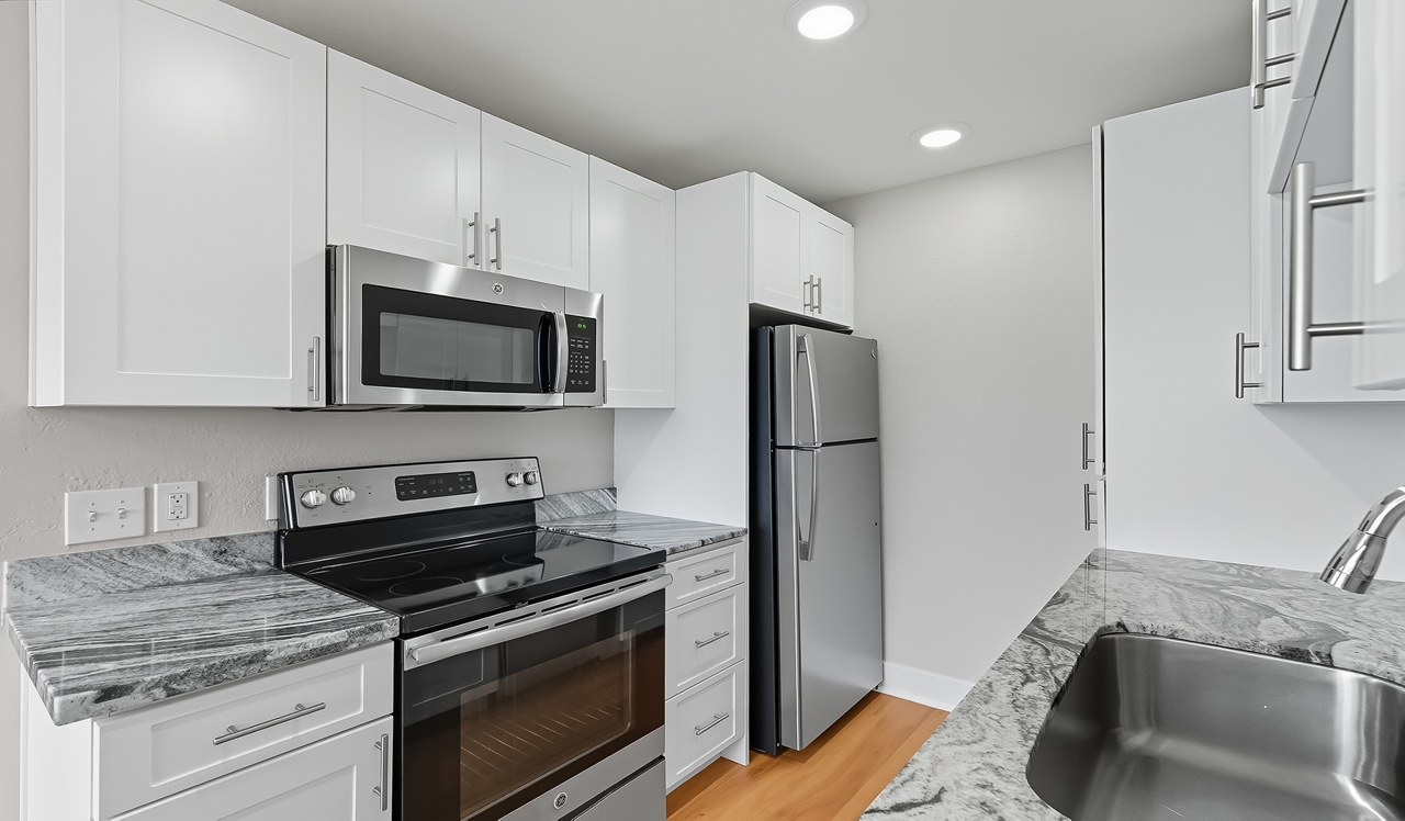 Pacifica Park Apartments - Pacifica, CA - Kitchen