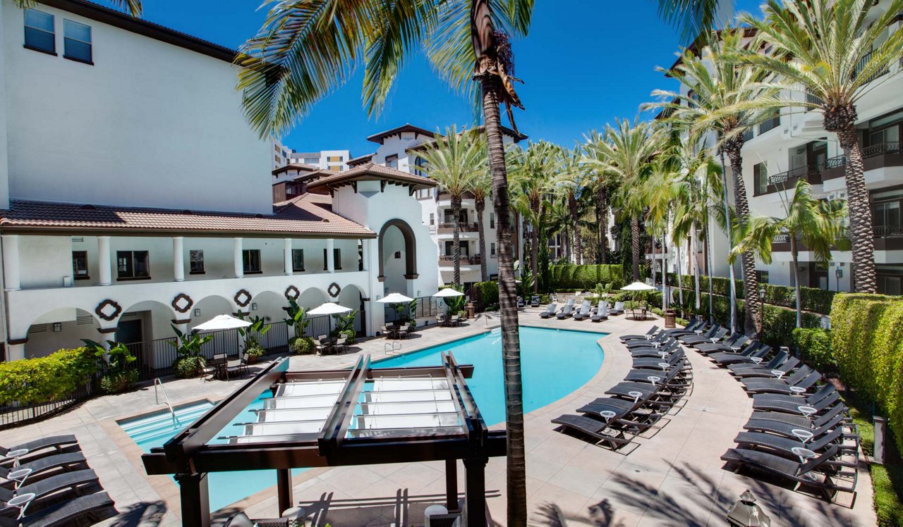 The Palazzo East - Apartments for rent in Los Angeles, CA - Swimming Pool