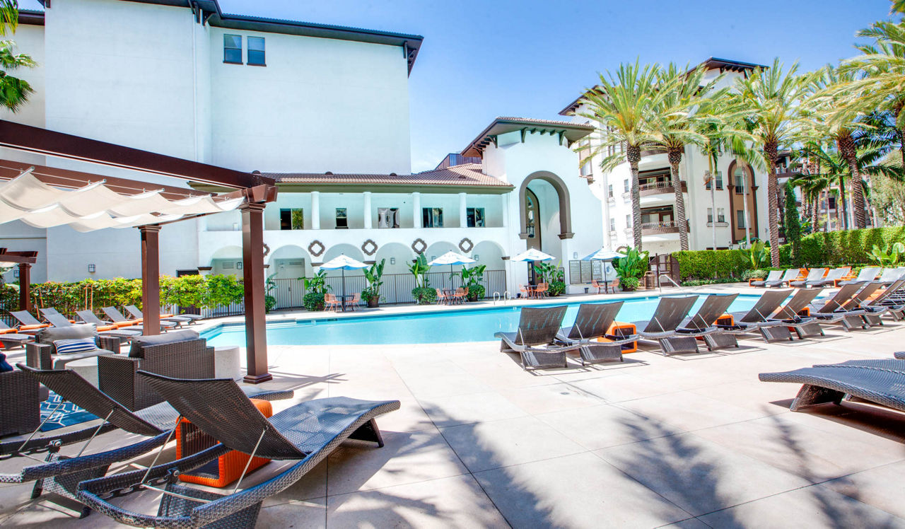 Palazzo East - Los Angeles, CA - Pool