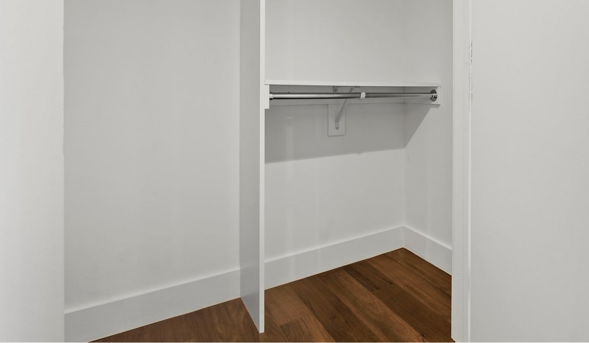 Park Towne Place Premier Apartment Homes - Philadelphia, PA - living room with views