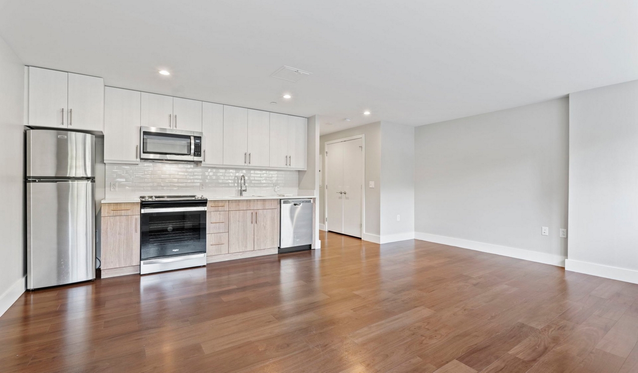 Park Towne Place Premier Apartment Homes - Philadelphia, PA - living room