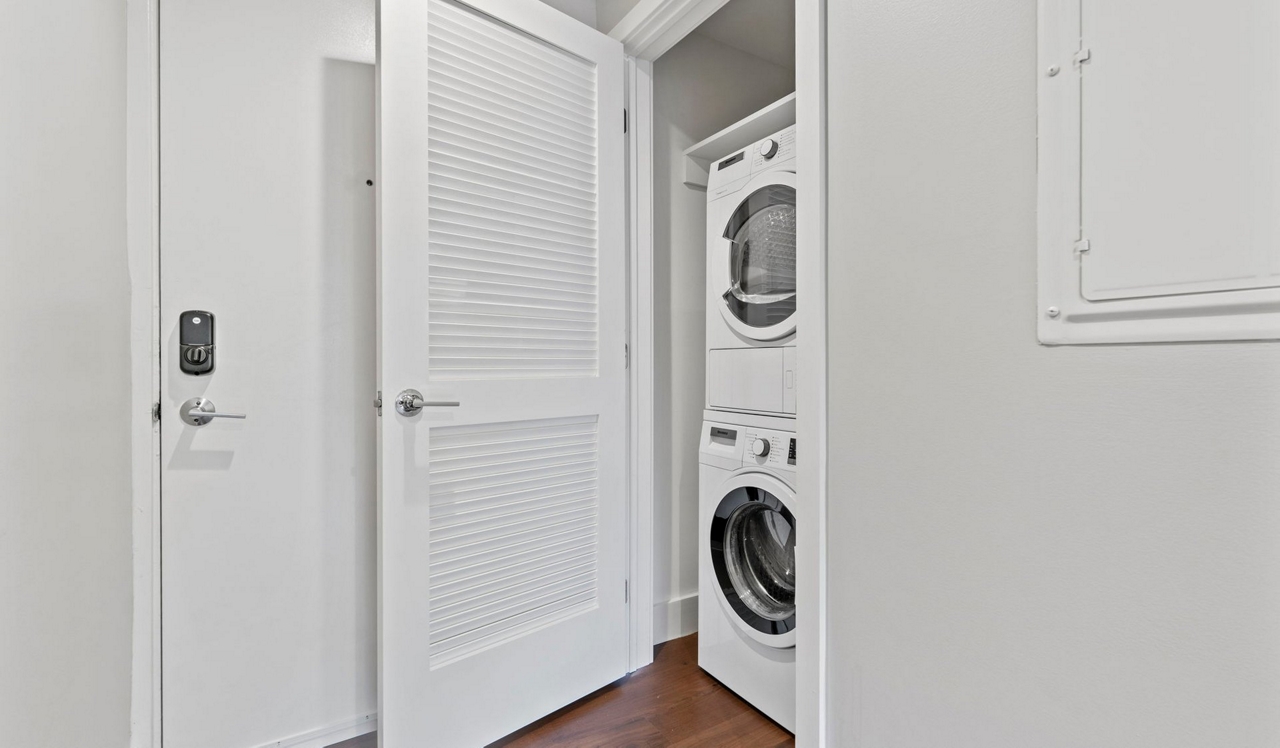 Park Towne Place Premier Apartment Homes - Philadelphia, PA - laundry
