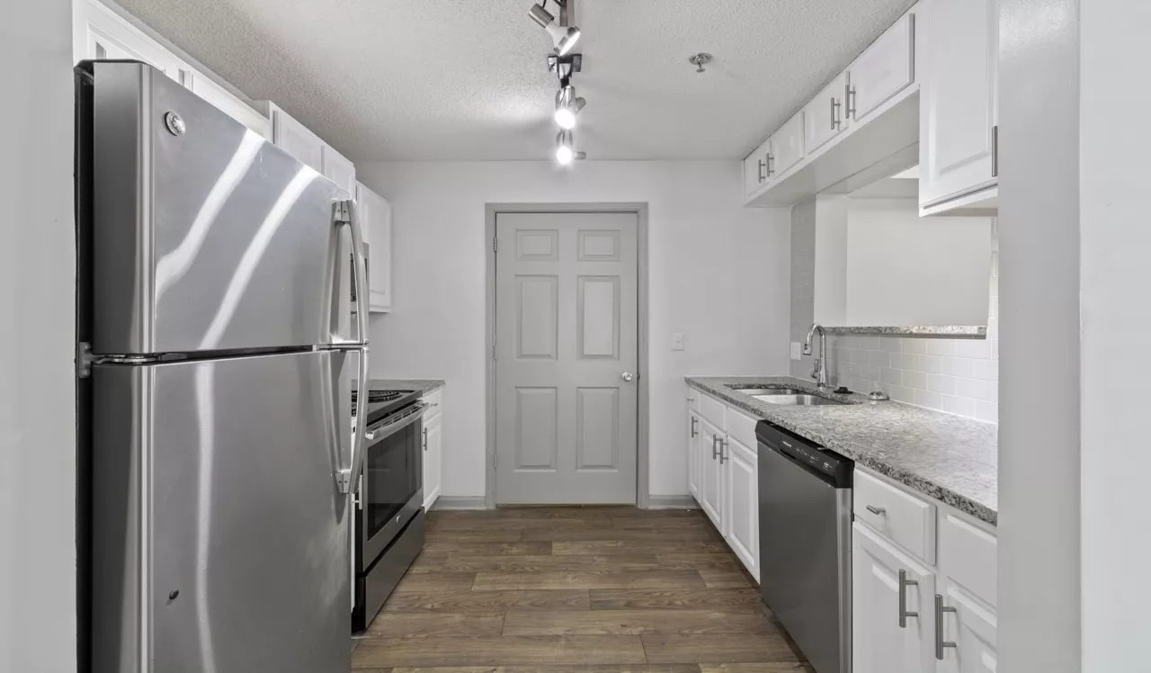 Perimeter 5550 - Atlanta, GA - Kitchen